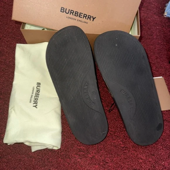 Burberry Beige and Black Plaid Slides display picture 3